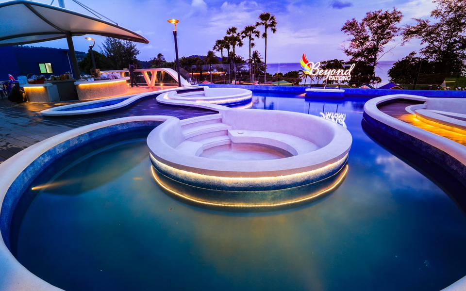 Hotel Beyond Patong Exterior foto